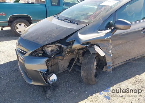 2014 Toyota Prius V Three z USA, uszkodzony, nr VIN JTDZN3EU7E3333727